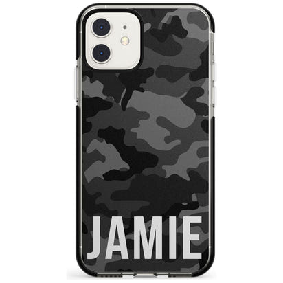 Personalisierter Name im schwarzen Camouflage-Muster (horizontal)