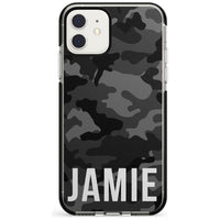 Personalisierter Name im schwarzen Camouflage-Muster (horizontal)