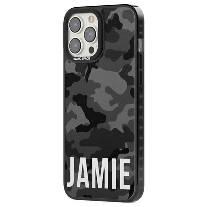 Personalisierter Name im schwarzen Camouflage-Muster (horizontal)