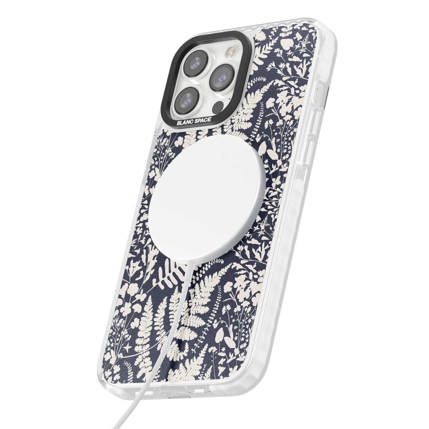 Fleurs sauvages et fougères sur fond bleu marine