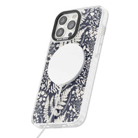 Fleurs sauvages et fougères sur fond bleu marine