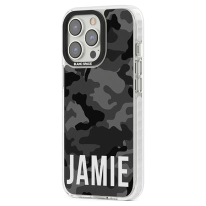 Personalisierter Name im schwarzen Camouflage-Muster (horizontal)
