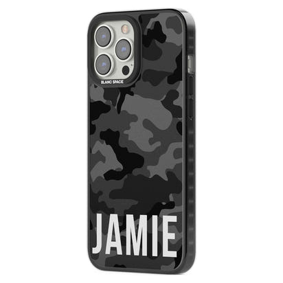 Personalisierter Name im schwarzen Camouflage-Muster (horizontal)