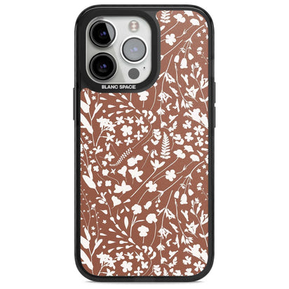 Bouquet de fleurs sauvages sur terre cuite