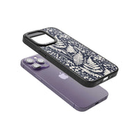 Fleurs sauvages et fougères sur fond bleu marine