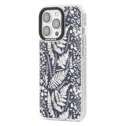 Fleurs sauvages et fougères sur fond bleu marine