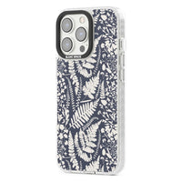 Fleurs sauvages et fougères sur fond bleu marine