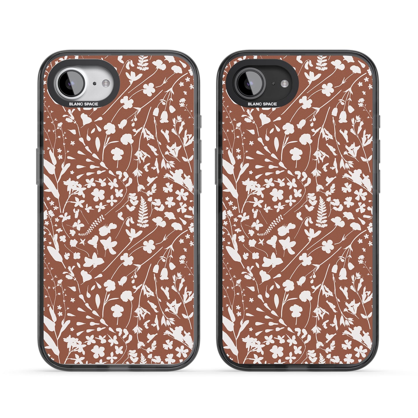 Bouquet de fleurs sauvages sur terre cuite