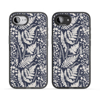 Fleurs sauvages et fougères sur fond bleu marine