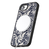 Fleurs sauvages et fougères sur fond bleu marine