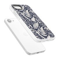 Fleurs sauvages et fougères sur fond bleu marine