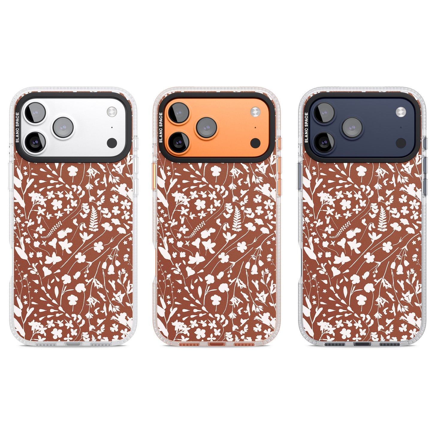 Bouquet de fleurs sauvages sur terre cuite