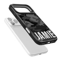 Personalisierter Name im schwarzen Camouflage-Muster (horizontal)