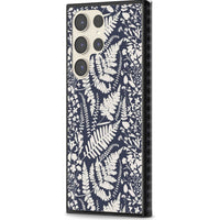 Fleurs sauvages et fougères sur fond bleu marine