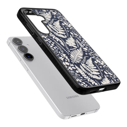 Fleurs sauvages et fougères sur fond bleu marine