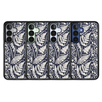 Fleurs sauvages et fougères sur fond bleu marine