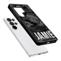 Personalisierter Name im schwarzen Camouflage-Muster (horizontal)